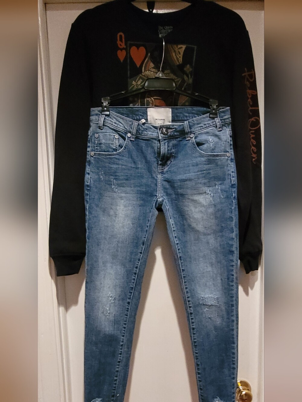 PRE-OWNED ( SET ) The Queen Collection (M) Sweatshirt & One Teaspoon Cropp Jeans